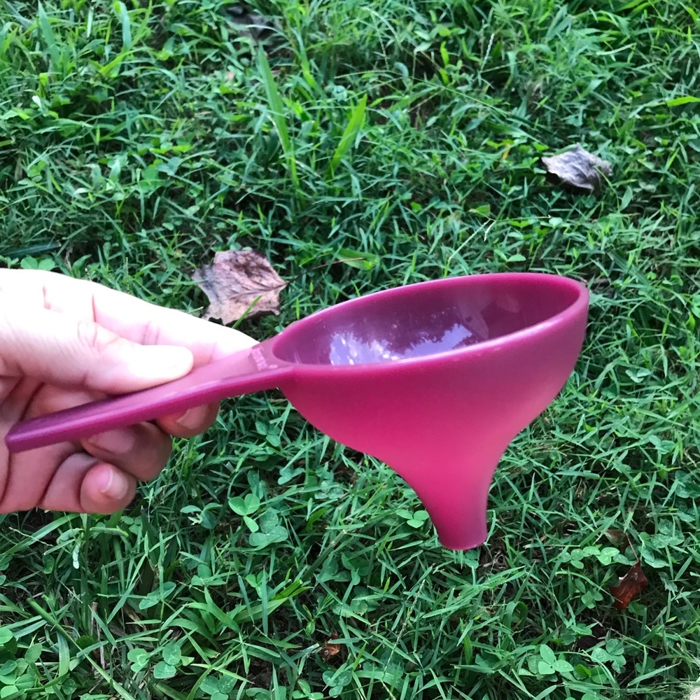 TUPPERWARE FUNNEL - Picture 3 of 9